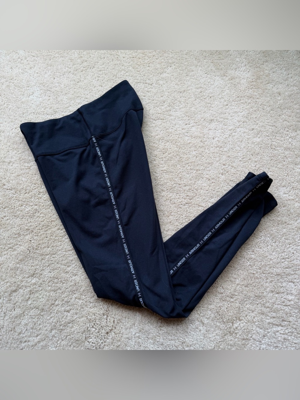 Under Armour  Women's Black Fitted Compression Ankle Leggings - S - VGUC